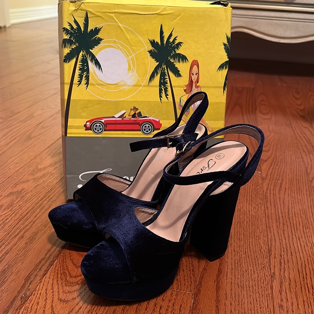 Platform party shoes! Blue velvet, size 6.5 NIB